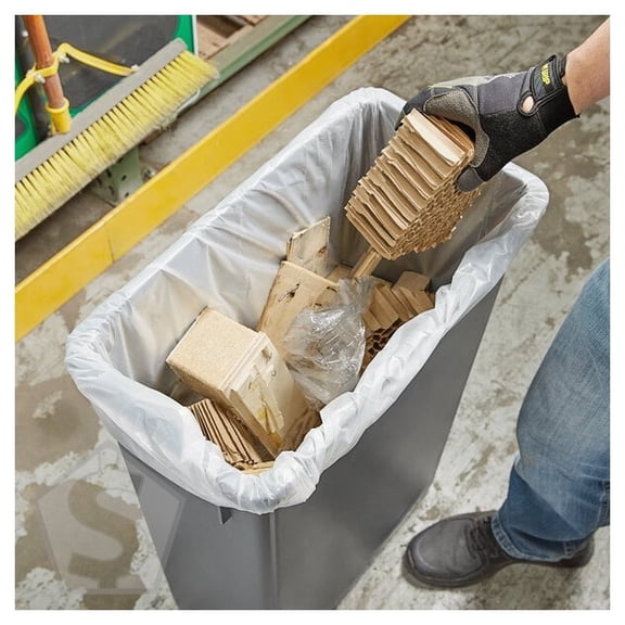 Lavex Pro 33 Gallon 2.5 Mil 33" x 39" Low-Density Industrial Contractor Clear Can Liner / Trash Bag - 100/Case