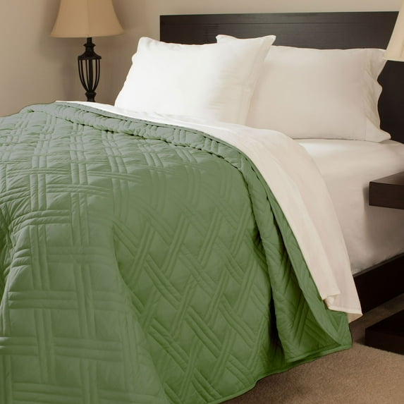 Lavish Home Solid Color Bed Quilt