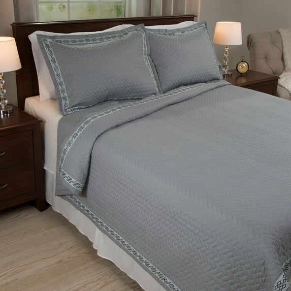 Lavish Home Valencia Embroidered Quilt Set