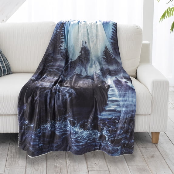 Somerset Home Wolf Pattern Hypoallergenic Fleece Sherpa Throw Blanket