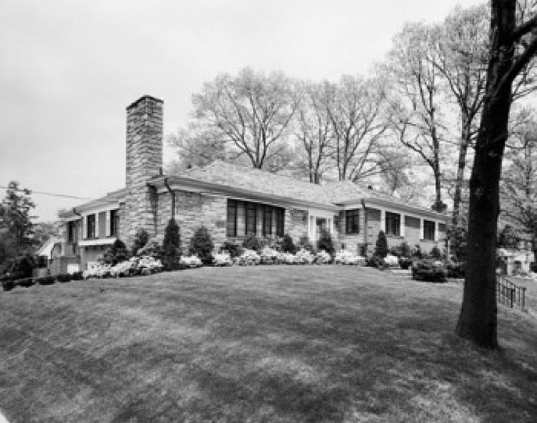 Lawn in front of a house Canvas Art - (18 x 24)
