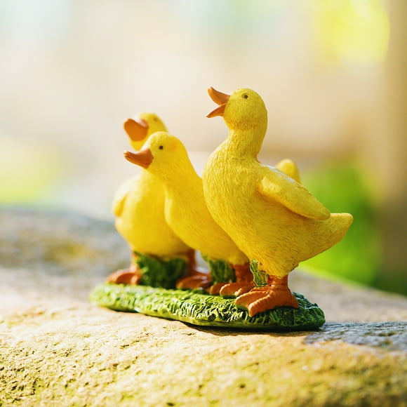 Laxazopa Outdoor Resin Duck Figurine Trio, Garden Decoration Sculpture with Rustic Farmhouse Style for Patio, Lawn, or Courtyard Aesthetic