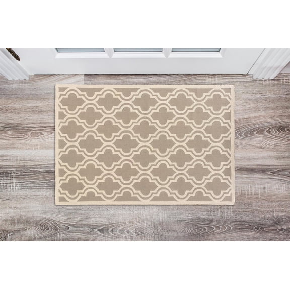 Laysan Home 1'10" x 2'10" Hand Hooked Quatrefoil Wool Rug in Grey