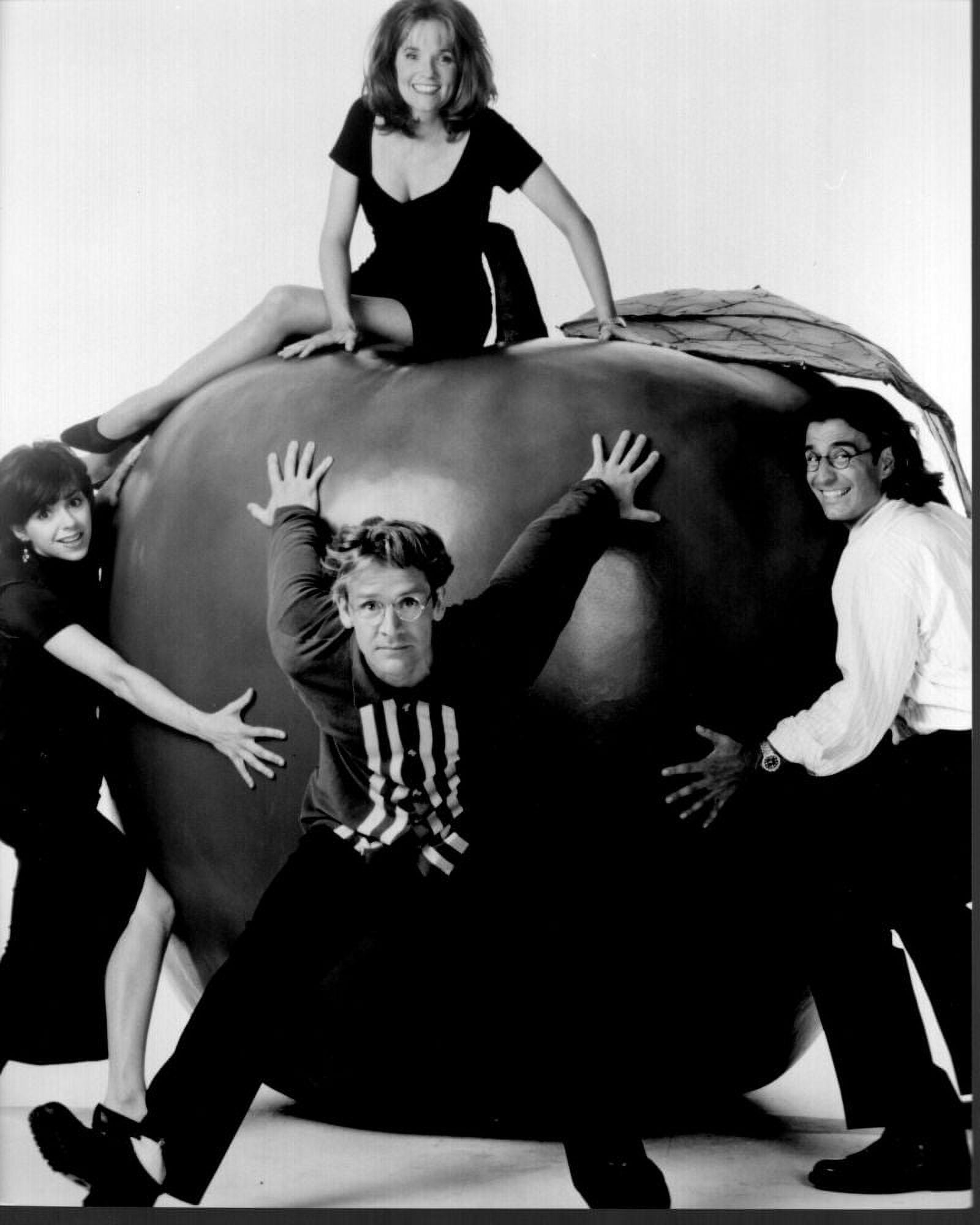 Lea Thompson, Malcolm Gets, Eric Lutes, And Amy Pietz With Giant Apple