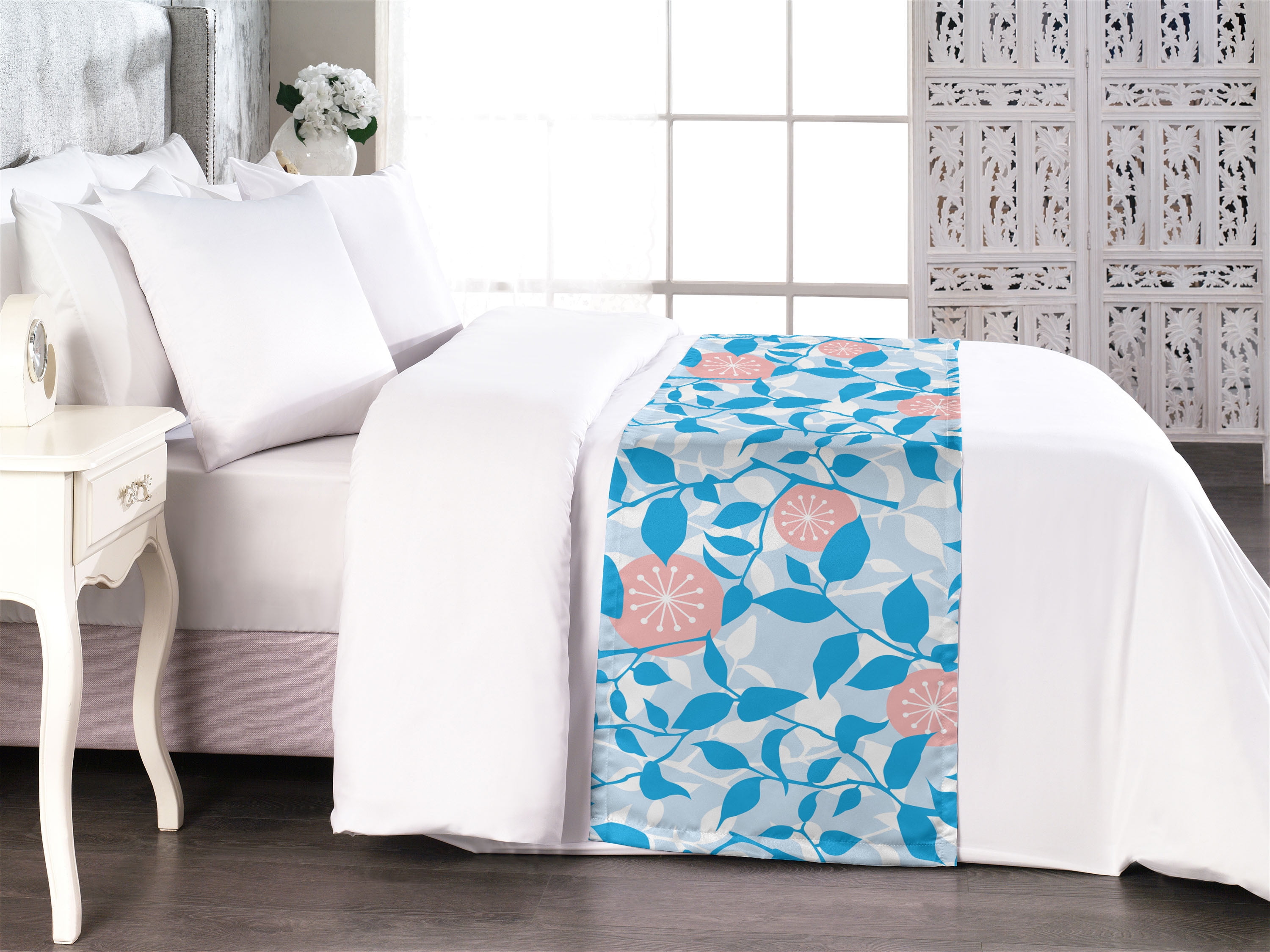 Leafy Artwork Bed Runner, Simple Design Modern Leaves Silhouettes with