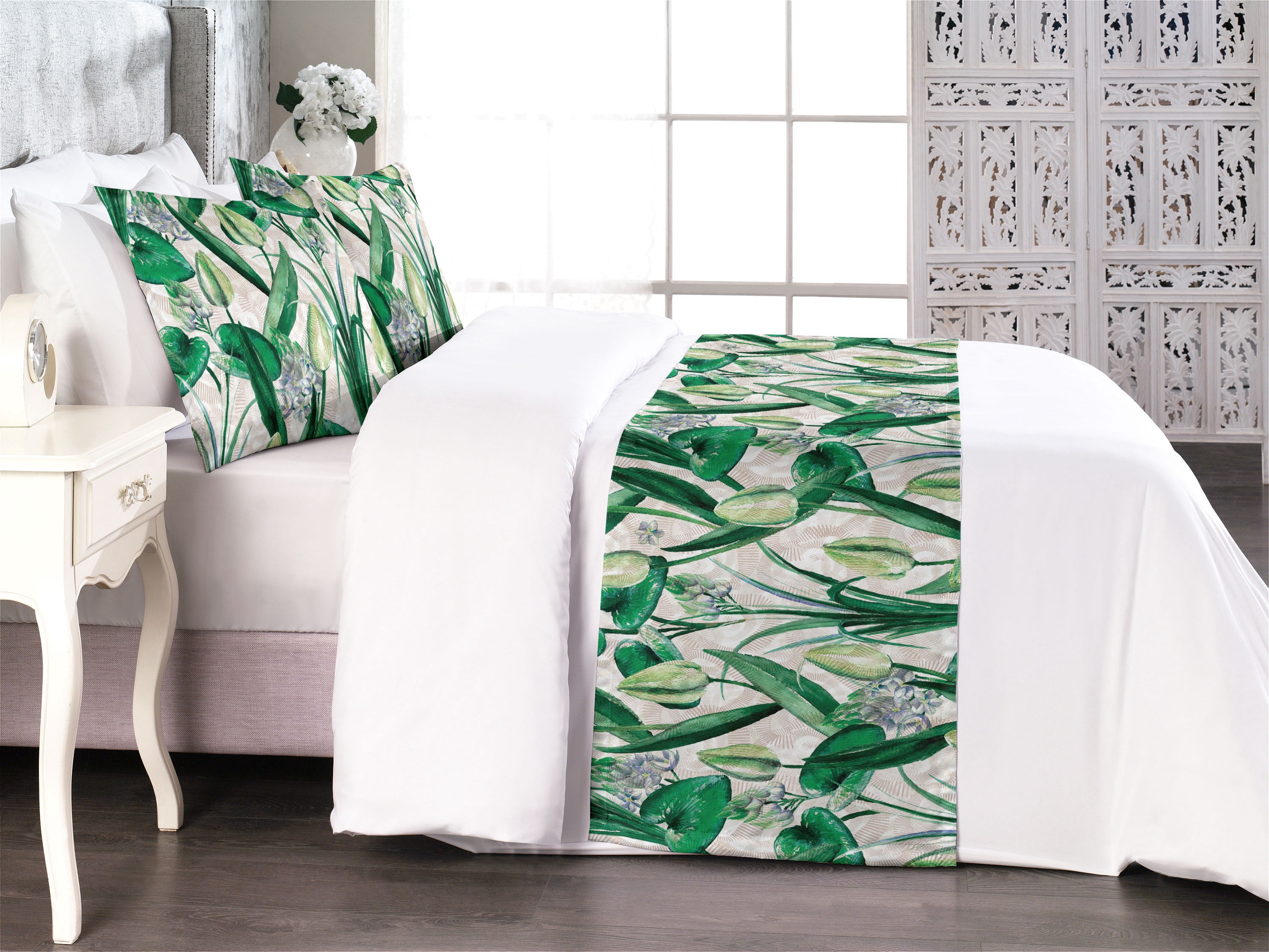 Leafy Design Bed Runner Set, Springtime Jungle Feels Blooming Tulips ...