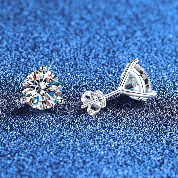 Leander 925 sterling silver simple three-prong stud earrings with lab-grown diamonds are luxurious yet stylish, perfectly complementing any outfit and perfect for everyday wear.