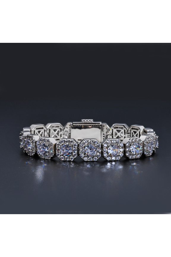 Square Candy Bracelet, a high-end, personalized bracelet, offers ultimate luxury, simple and stylish design, perfectly complementing any outfit and perfect for everyday wear.