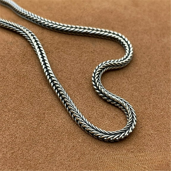 Leander's 925 sterling silver vintage necklace with a dragon bone chain is luxurious yet stylish, perfectly complementing any outfit and perfect for everyday wear.