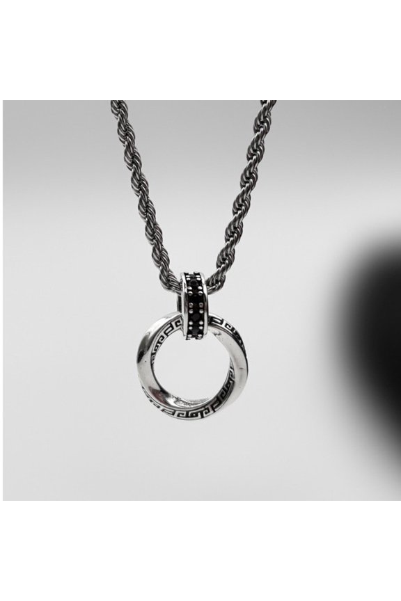 's vintage Mbius loop necklace is luxurious yet stylish, perfectly complementing any outfit and perfect for everyday wear.