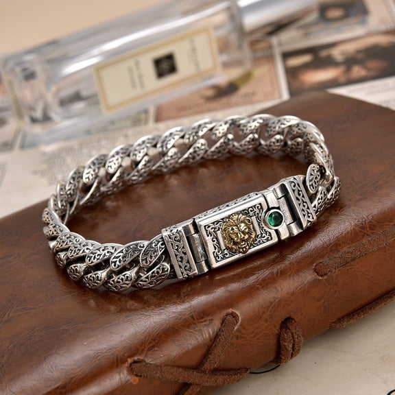 Leander's vintage men's personalized bracelet is a luxurious and stylish alternative, perfectly complementing any outfit and perfect for everyday wear. Available in sizes 18, 20, or 22 cm.