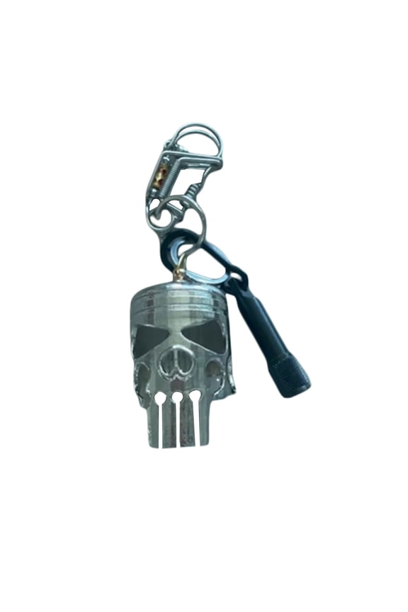Gothic Skull Keychain, Metal Halloween Skull Keyring with Chain, Spooky Skeleton Head Keychain Accessory for Keys Bags Backpacks, Halloween Gift for Men Women