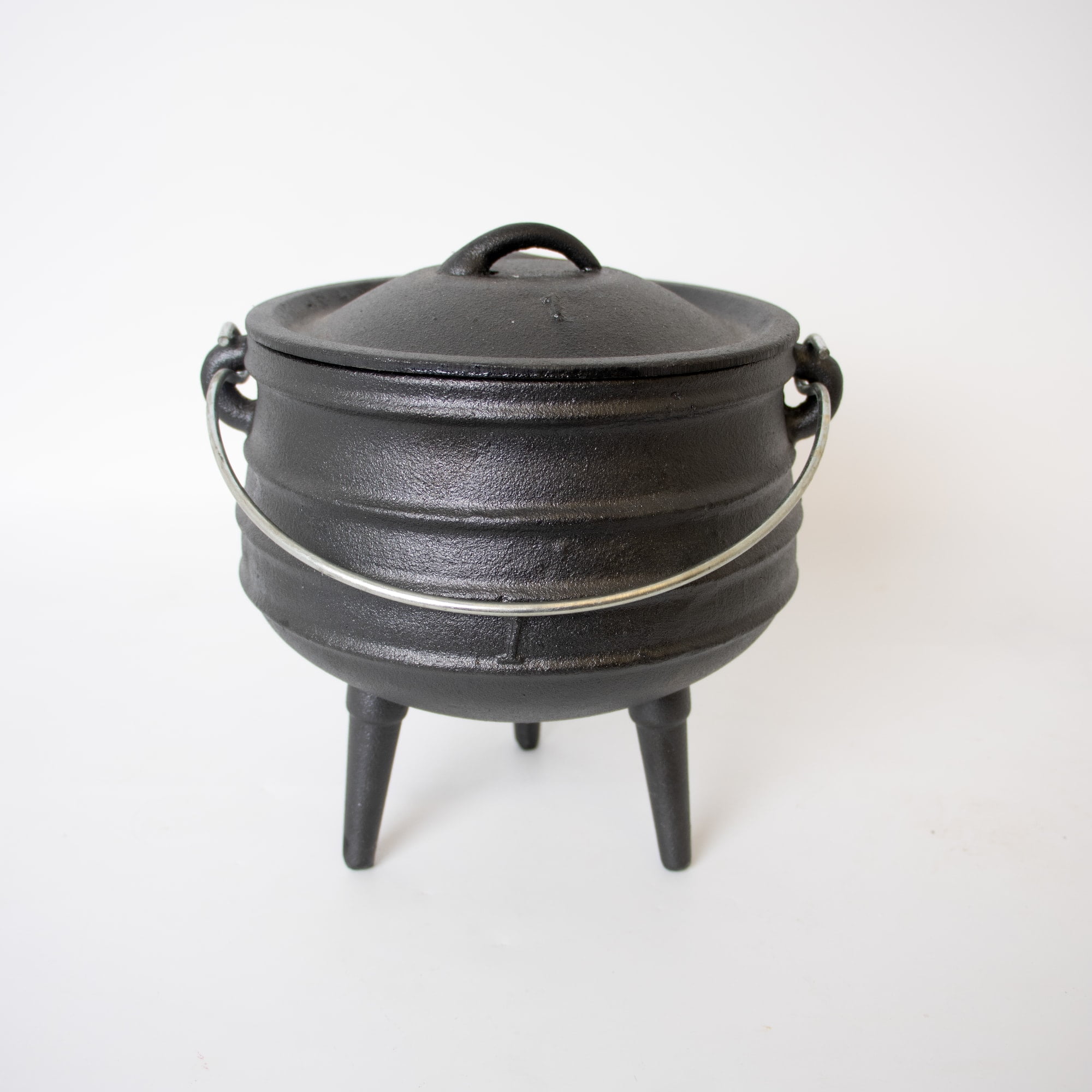 Black Cast Iron Round Campfire Cooking Kettle with Lid, 3 Quart