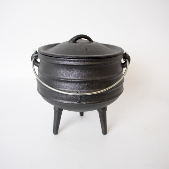 Lehman's Campfire Cooking Kettle Pot - Cast Iron Potje Dutch Oven with 3 Legs and Lid, 8 inch, 3 Quart