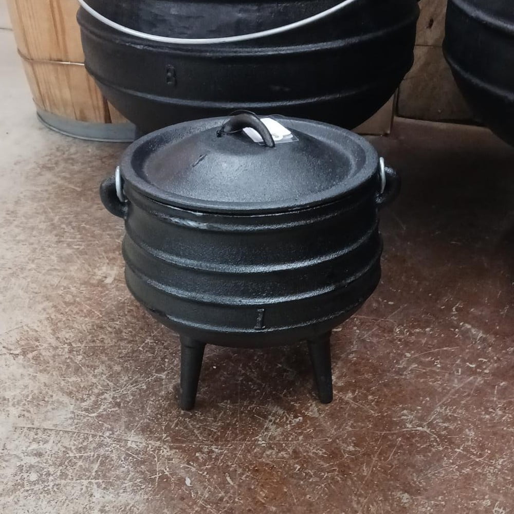 Cast Iron Kettle w/lid, 1.5 gal. - Sauders Hardscape Supply