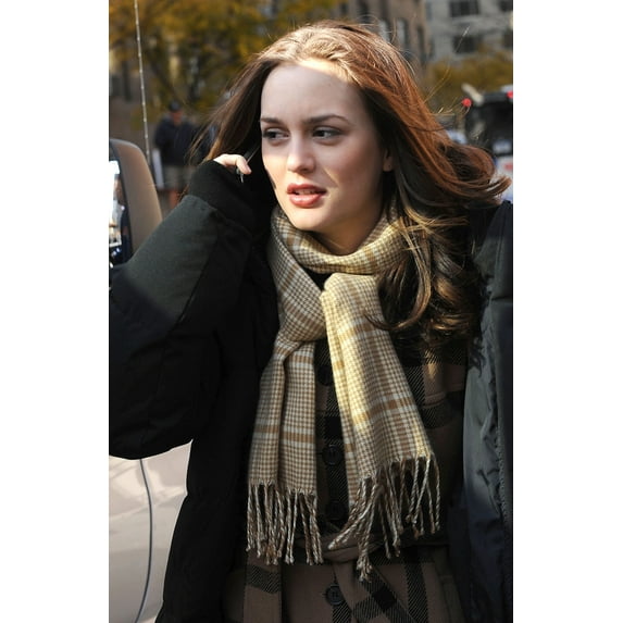 Leighton Meester On Location For Gossip Girl Season Three Shooting In Manhattan Central Park West At 63Rd Street New