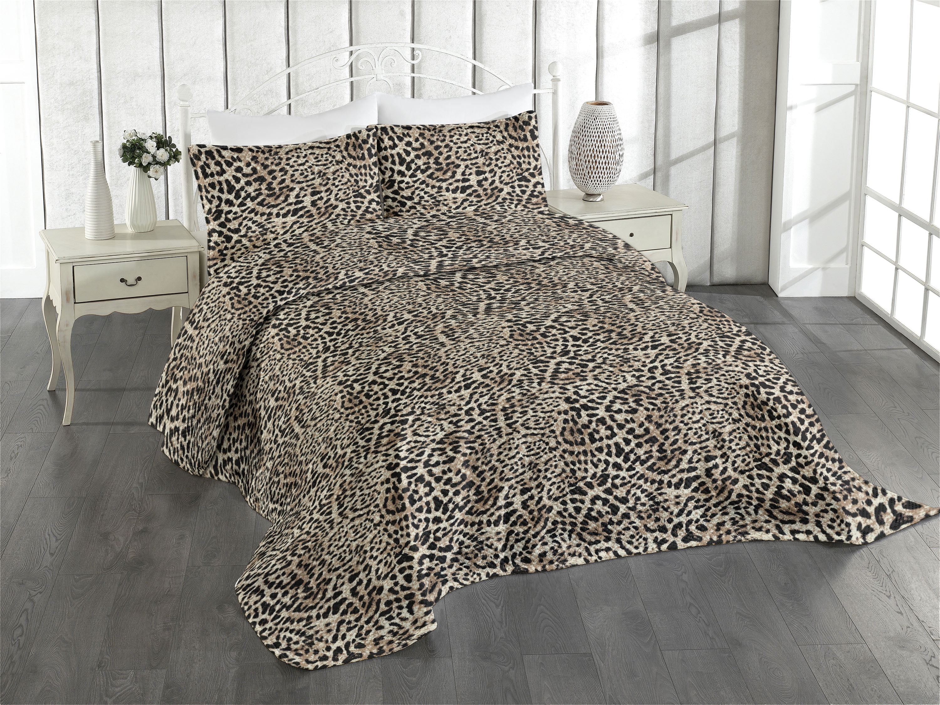 Leopard Print Bedspread, Classic Wild Cat Skin Inspired Spots Jungle