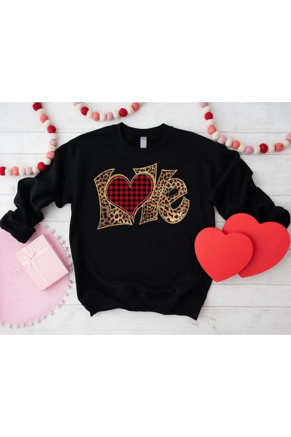 Leopard Print Love Heart Valentines Day Leopard Mom Sweatshirt All Size S-5Xl