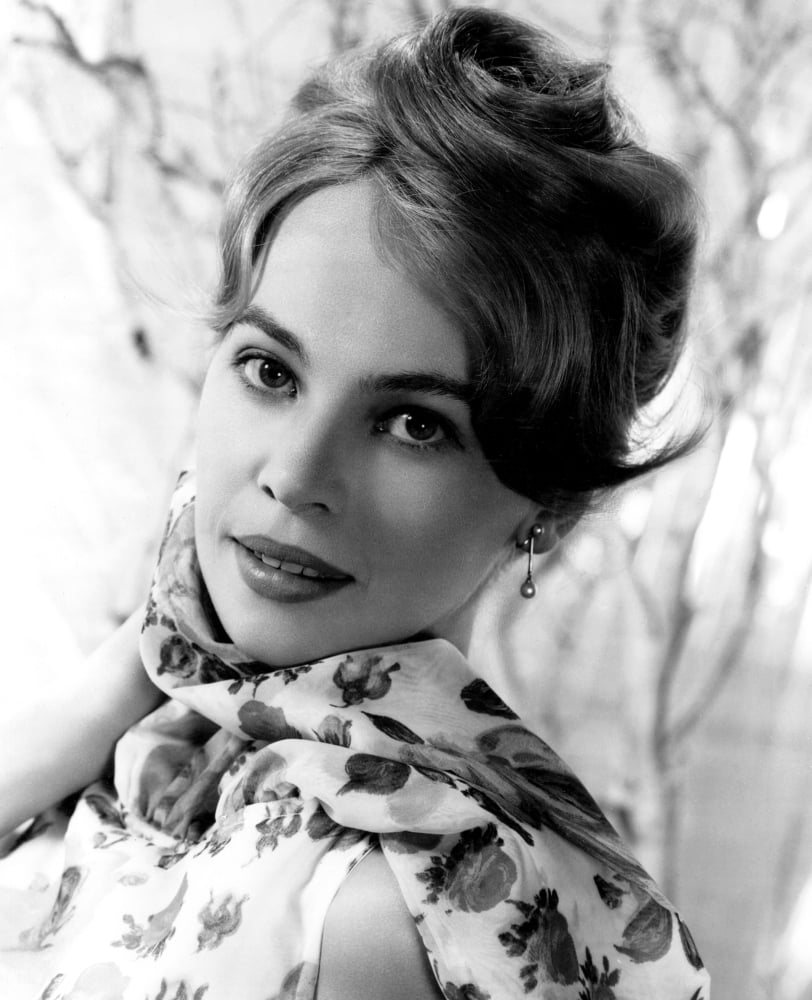 Leslie Caron Canvas Art - (16 x 20)