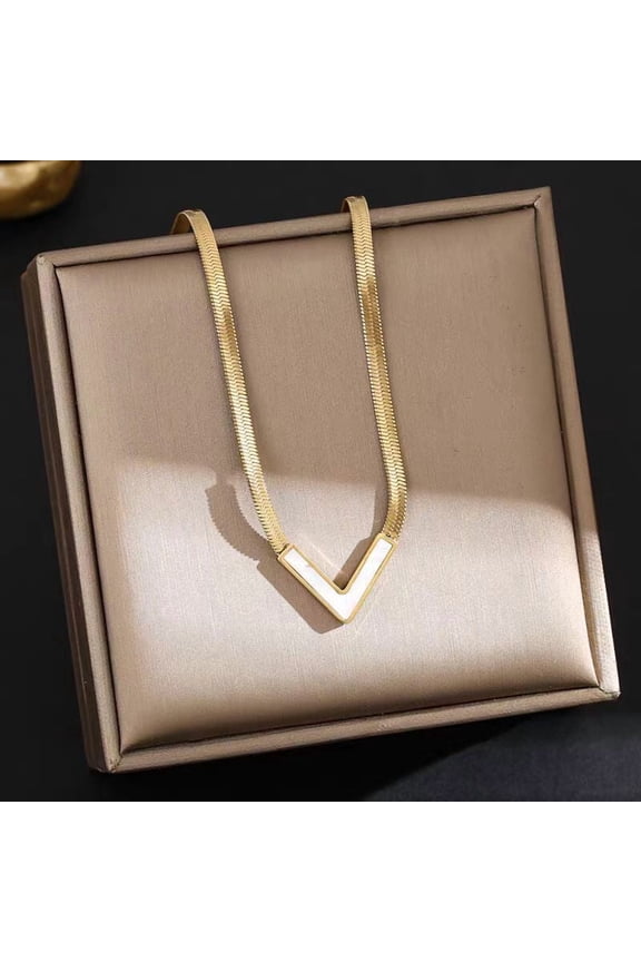 Letter V 304 Stainless Steel with Natural Shell Pendant Necklaces Golden White 17.72 inch(45cm)
