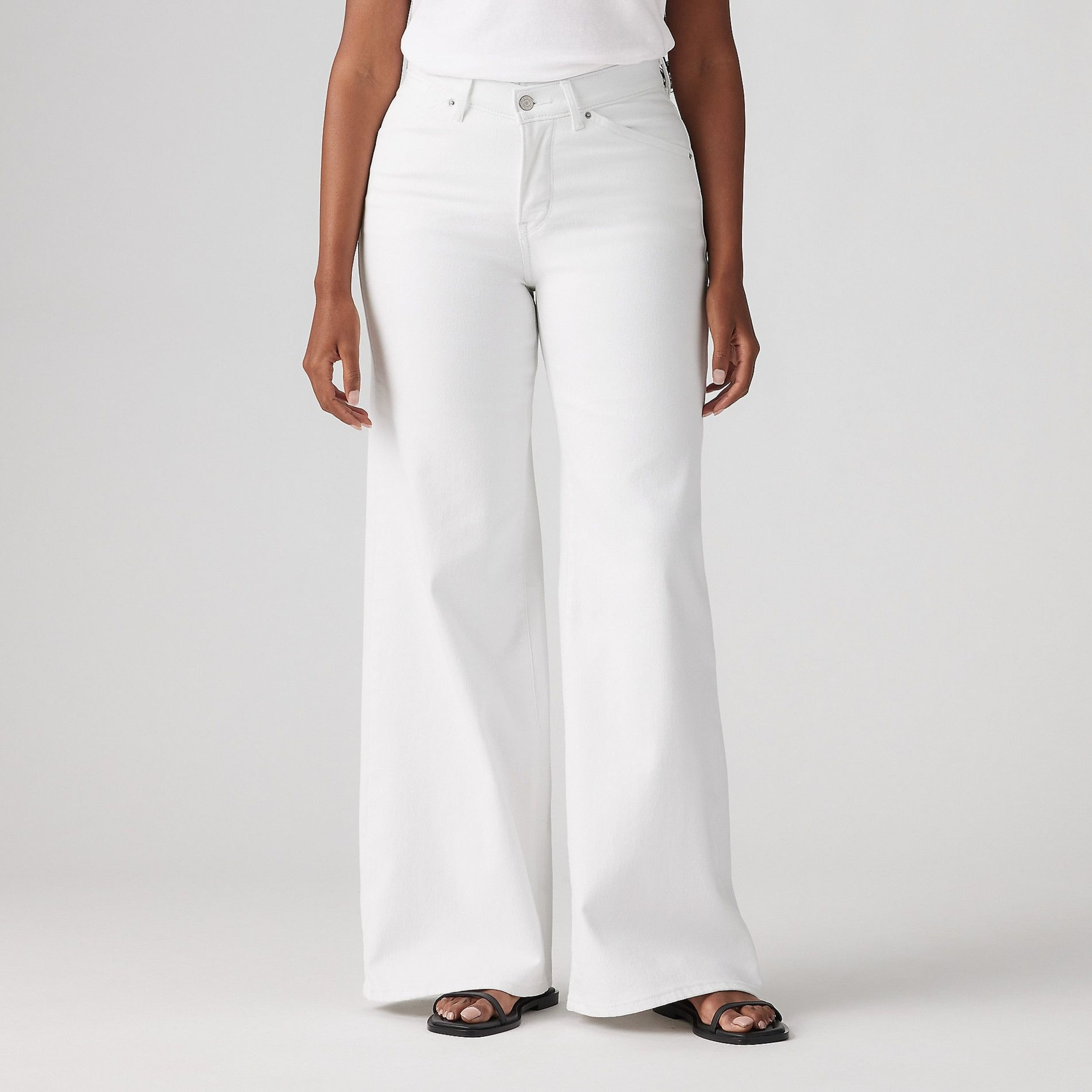 Levi's WHITE Women's 318 Shaping Wide Leg Jean, US 29x32 - Walmart