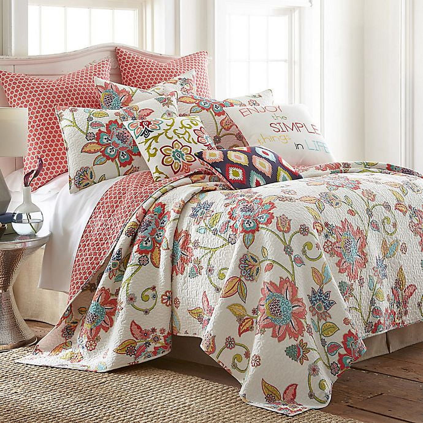 Reversible Full Cotton Quilt Set in White with Floral Design