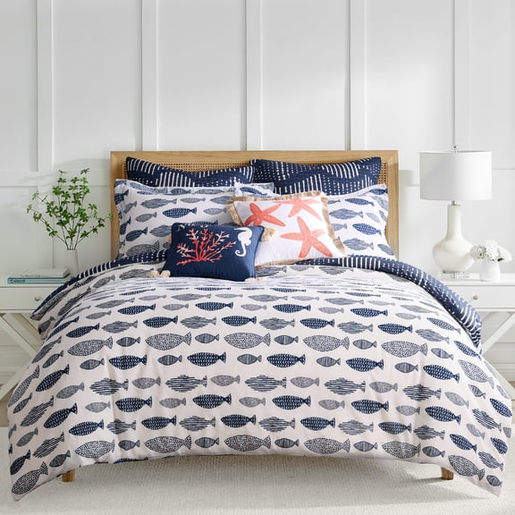 Levtex Home - Bakio Comforter Set - Full/Queen Comforter (90x94in.) + Two Standard Pillow Cases (20x26in.) - Contemporary Coastal in Navy and White - Cotton