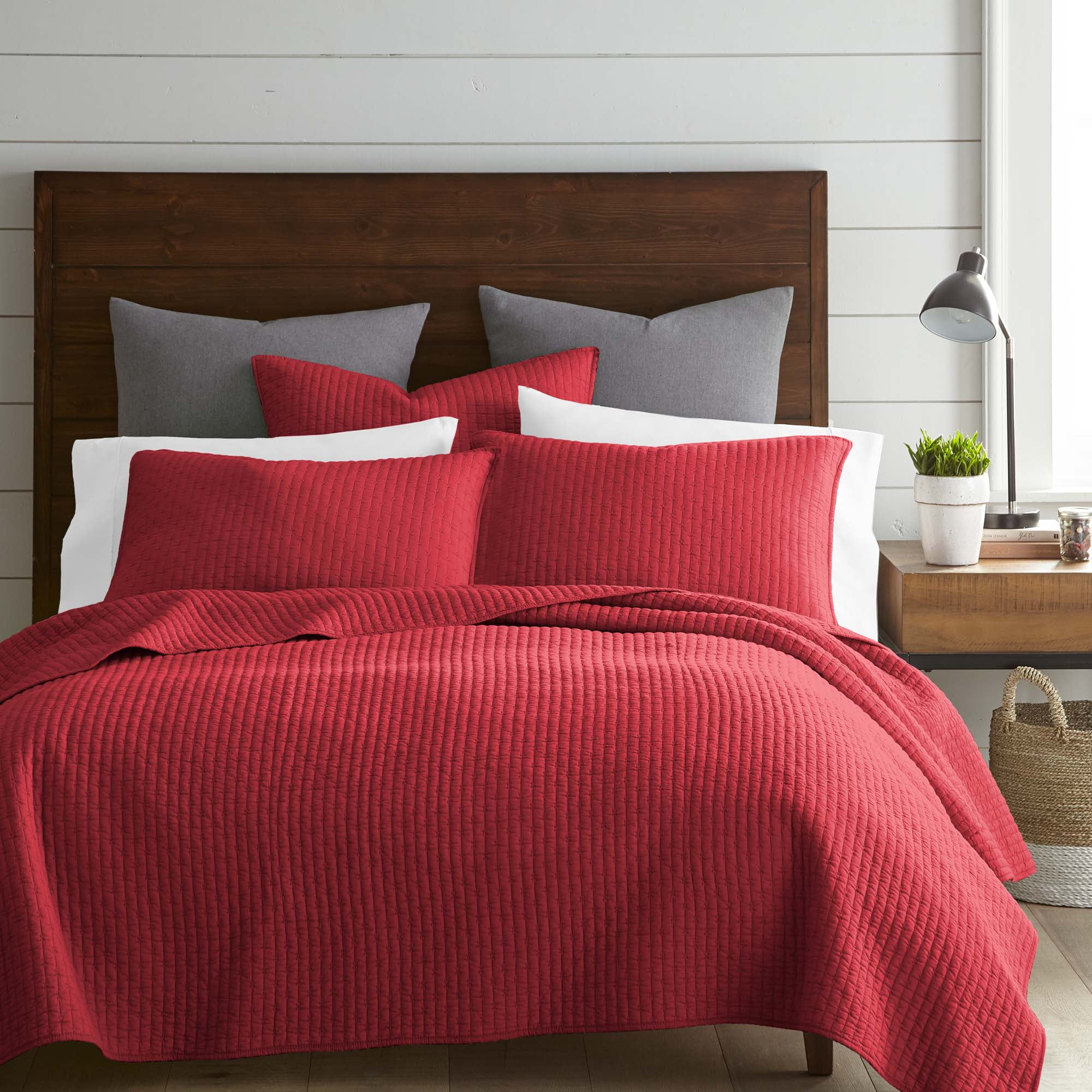 Chile Red Cotton Twin Reversible Quilt Set