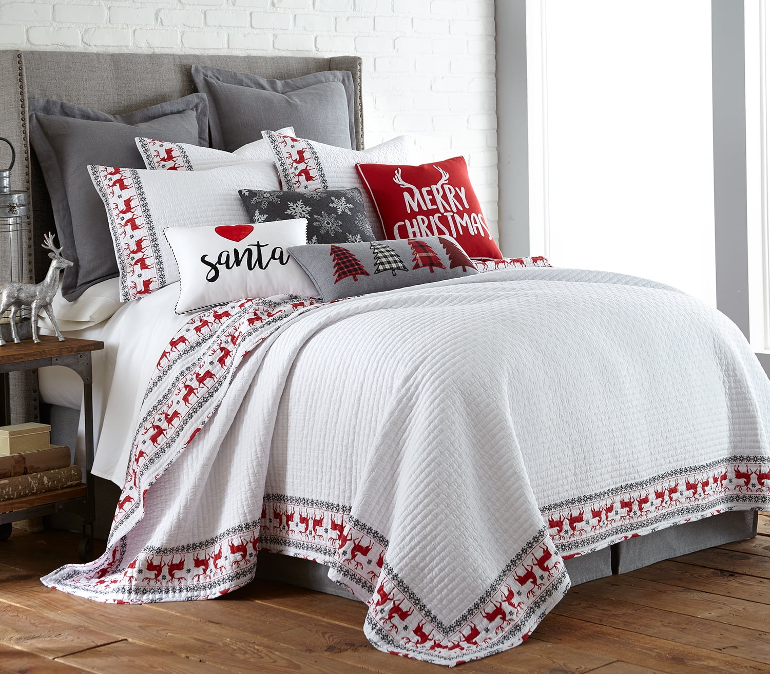 King Size White and Red Microfiber Reversible Holiday Quilt Set