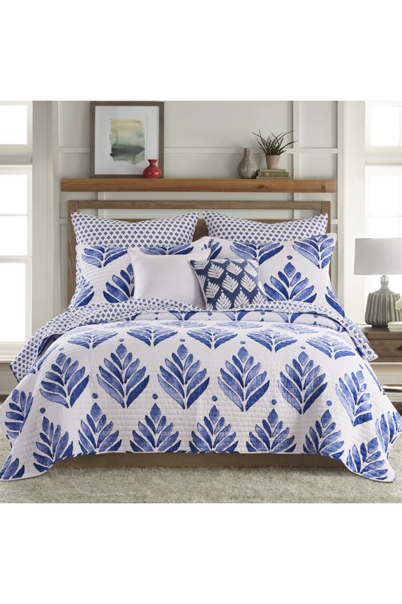 - Vintage Blossom Quilt Set - Full/Queen Quilt and Two Standard Shams - Blue Fan Design - Blue and White - Quilt (88x92in.) and Shams (20x26in.) - Reversible - Cotton/Cotton