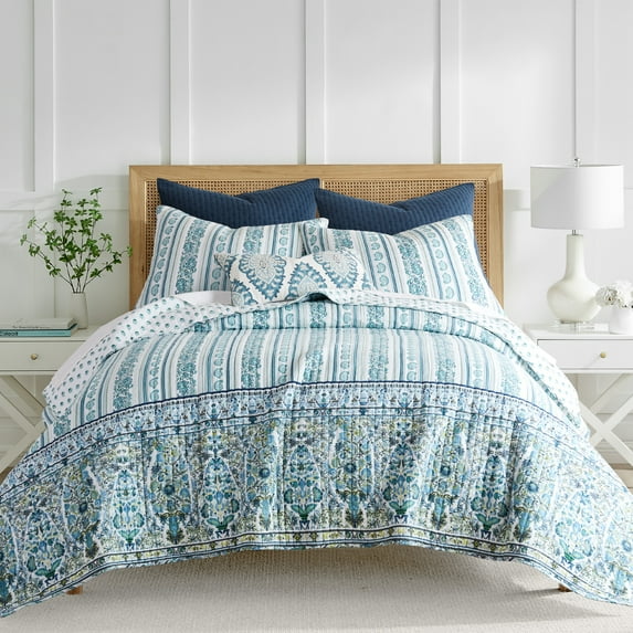 Levtex Home - Yasmina Quilt Set - Full/Queen Quilt and Two Standard Shams - Bordered Medallion - Teal Green Blue White - Quilt (88x92in.) and Shams (20x26in.) - Reversible - Cotton