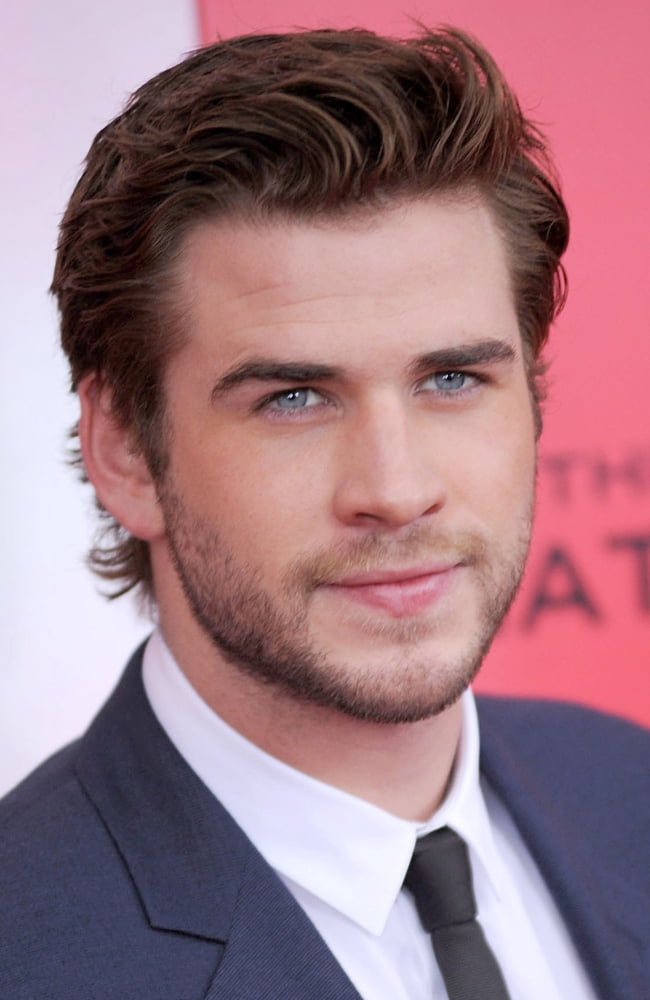 Liam Hemsworth At Arrivals For The Hunger Games Catching Fire Premiere Canvas Art - (16 x 20)