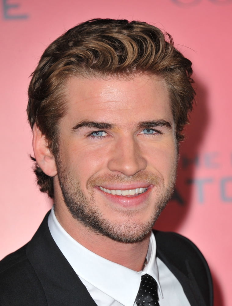 Liam Hemsworth At Arrivals For The Hunger Games Catching Fire Premiere Canvas Art - (16 x 20)