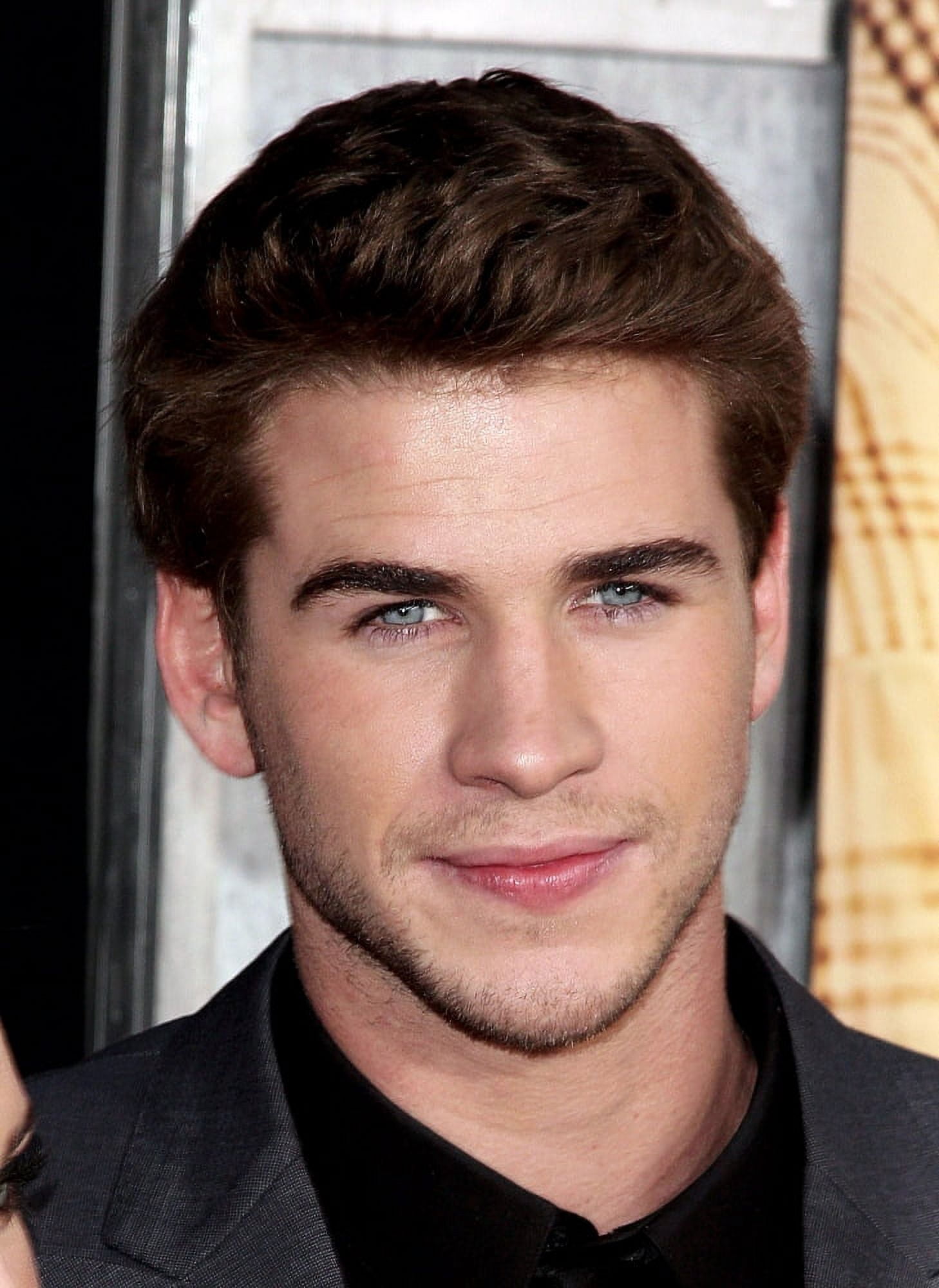 Liam Hemsworth At Arrivals For The Last Song Premiere Canvas Art - (16 x 20)