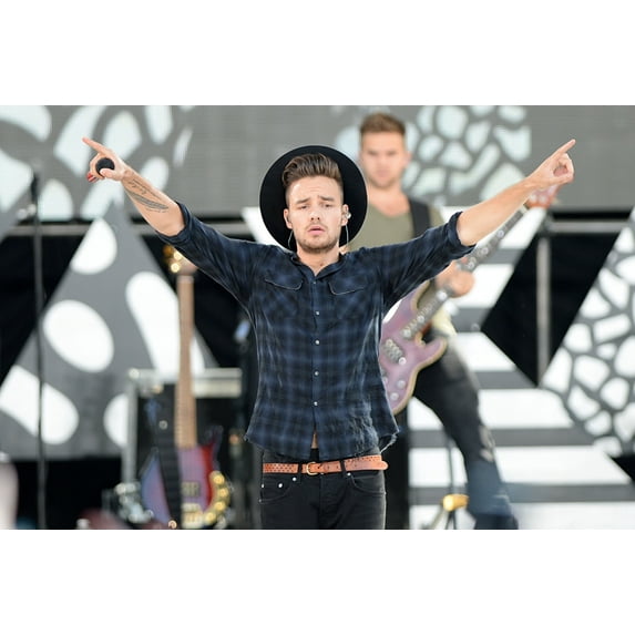 Liam Payne One Direction On Stage For Abc'S Good Morning America Fun In The Sun Summer Concert Series With One