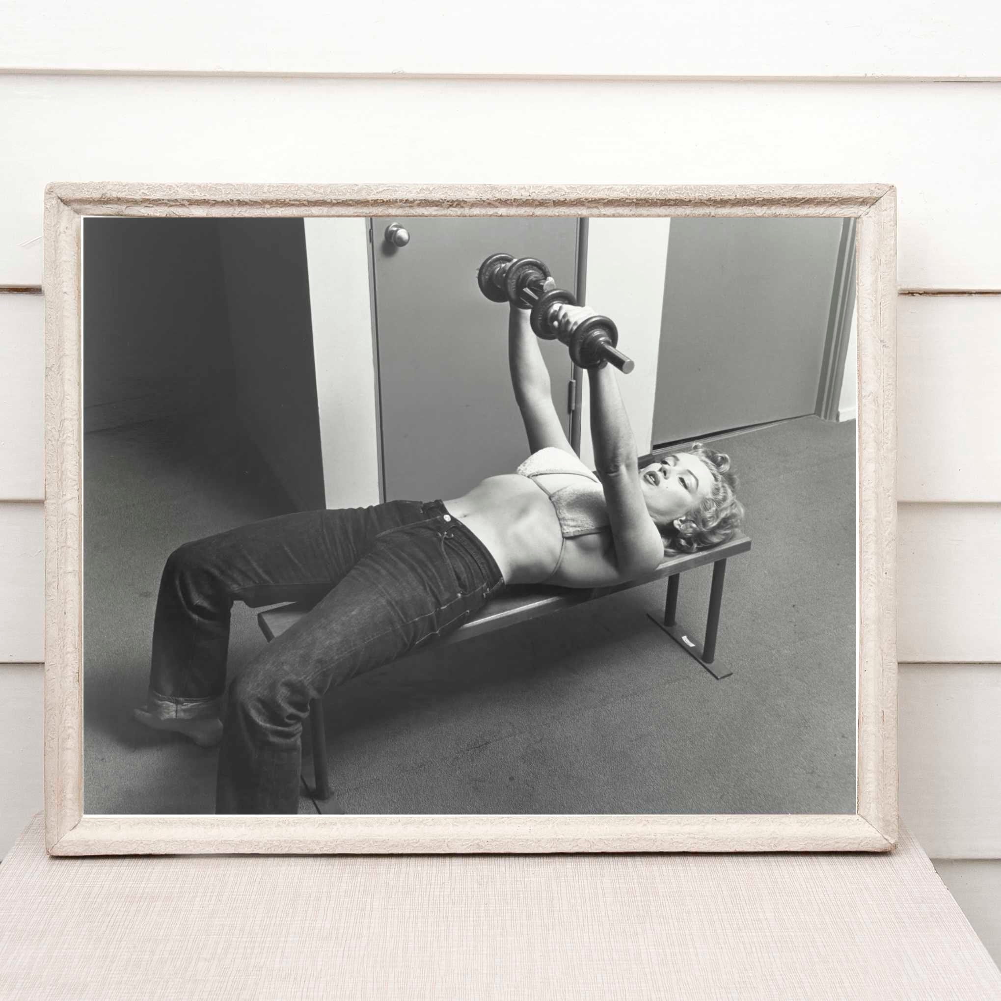 lifeplus-marilyn-monroe-fitness-workout-motivation-black-and-white