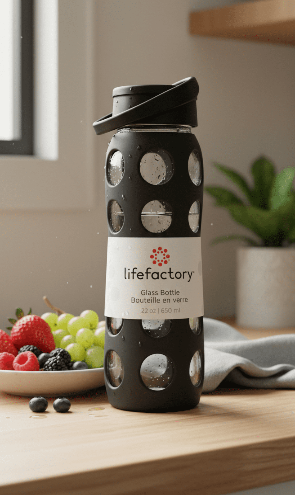 Lifefactory 22 oz Glass Water Bottle Onyx Flip Straw Lid Silicone Sleeve Black