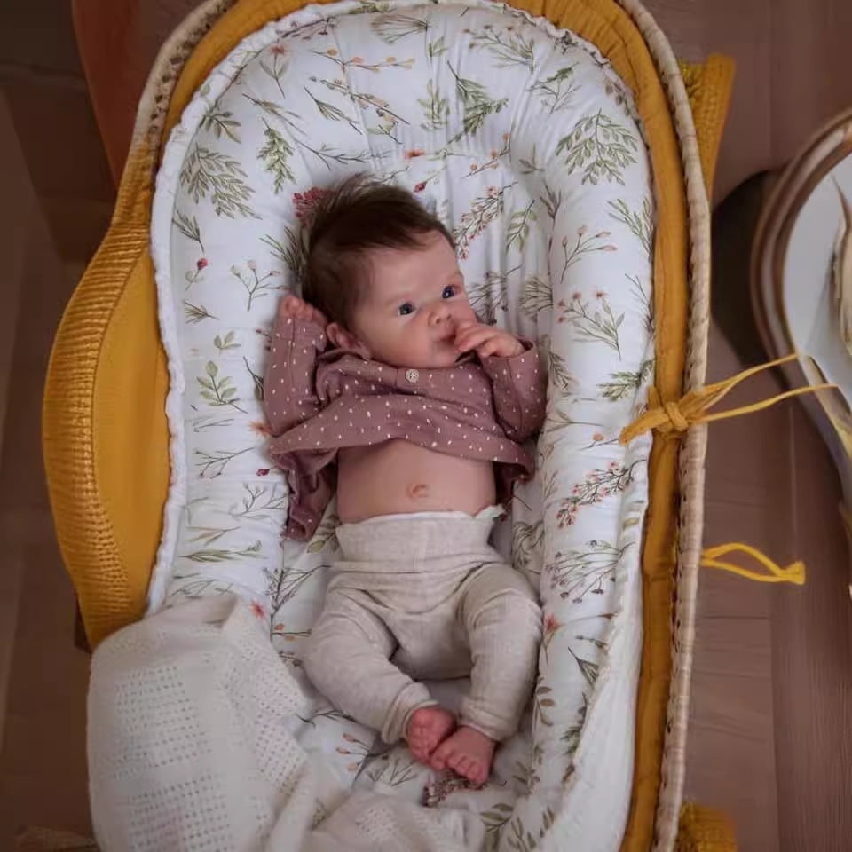 Lifelike Reborn Baby Dolls 18 Inch Cute Newborn Baby Doll Poseable Real Life Baby Dolls Girls with Gift Box