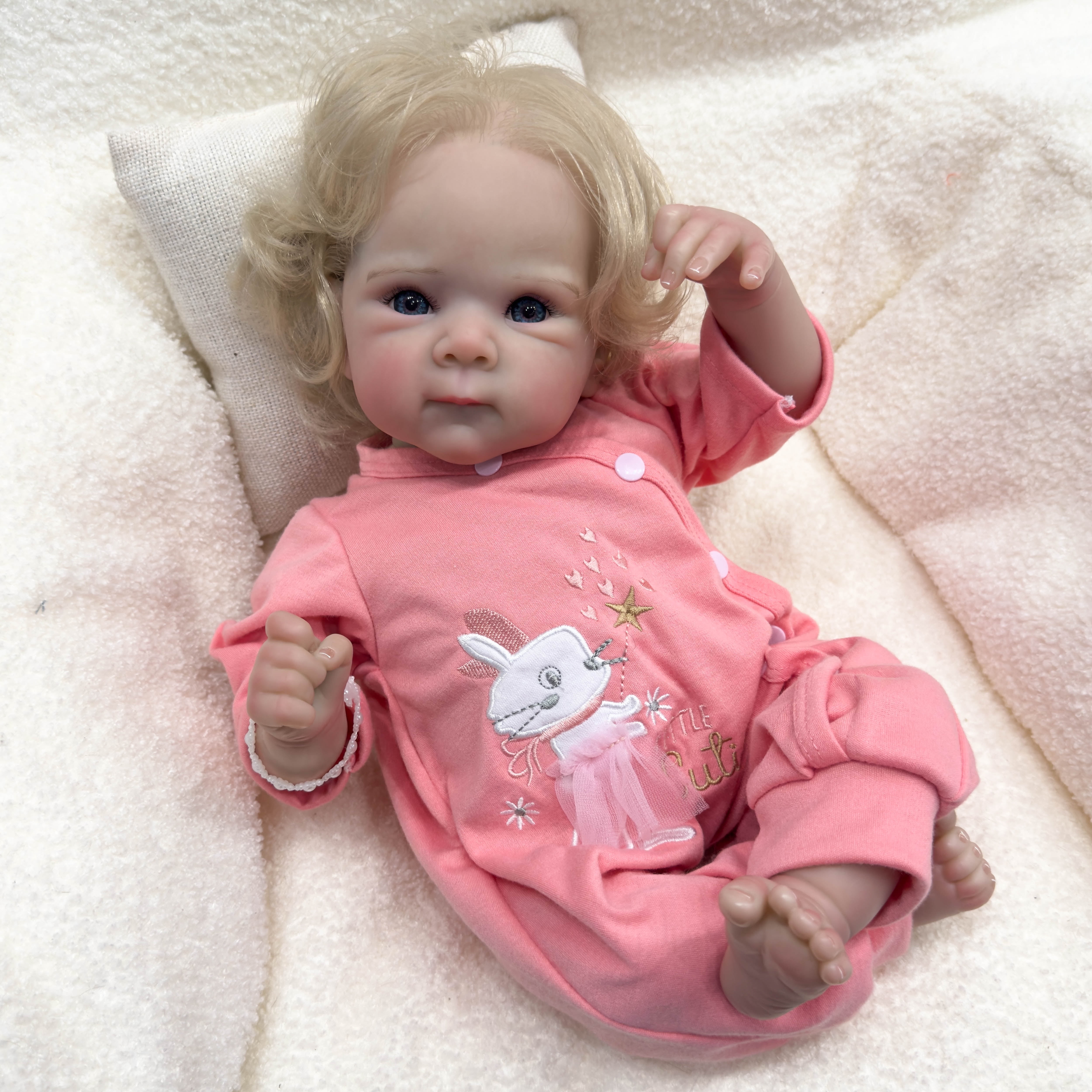 Lifelike Reborn Baby Dolls 18 inch Soft Cloth Body Realistic Newborn Baby Dolls Poseable Real Life Baby Dolls with Doll Accessories and Gift Box For Kids 3+ Years