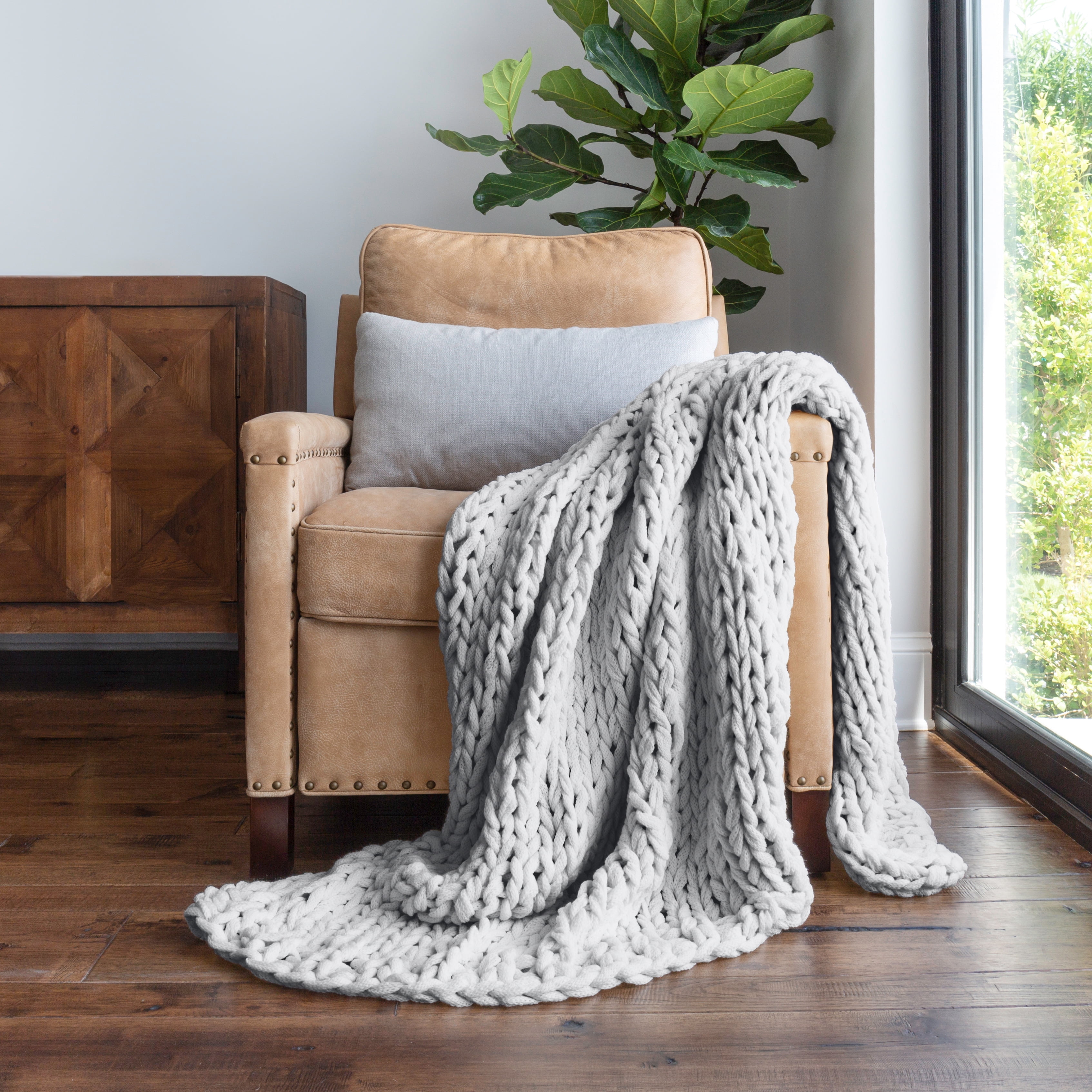 Luxurious Light Gray Chunky Knit Acrylic Throw Blanket