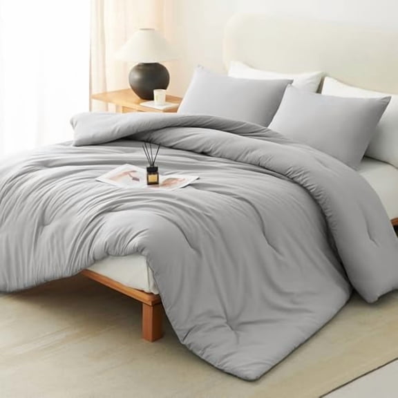 Light Grey Queen Comforter Set, 3 Pieces Light Gray Solid Breathable Quilted Bedding Sets, Luxury Soft Fluffy Bed Set with Down Alternative Comforter All Season (1 Comforter & 2 Pillowcases)