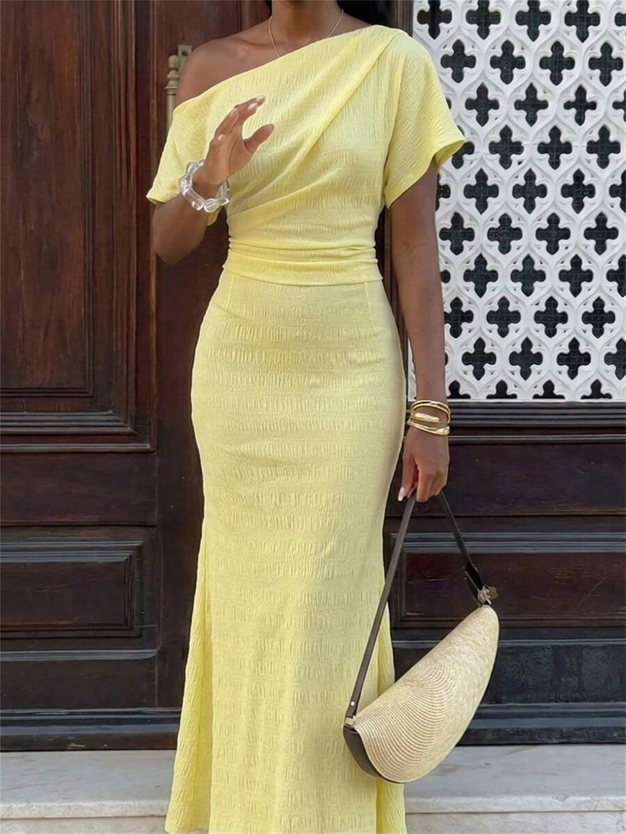 Light Yellow Asymmetrical One-Shoulder Cinched Waist Maxi Dress For Formal And Party Occasions