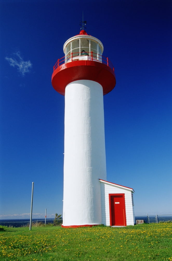 Lighthouse Riviere Madeleine Quebec Canvas Art - Mike Grandmaison Design Pics (12 x 18)