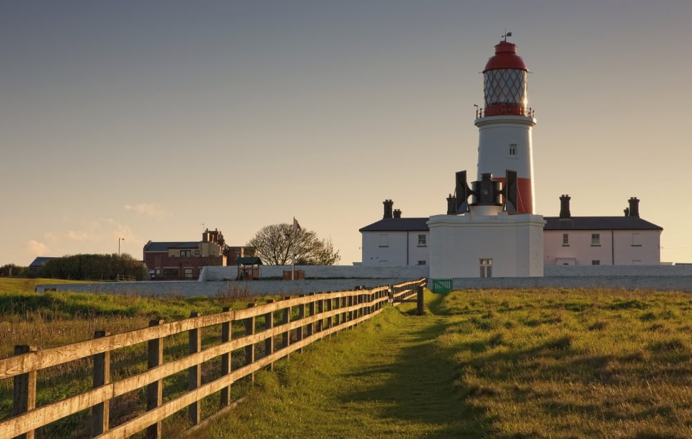 Lighthouse South Shields Tyne And Wear England Canvas Art - John Short Design Pics (19 x 12)