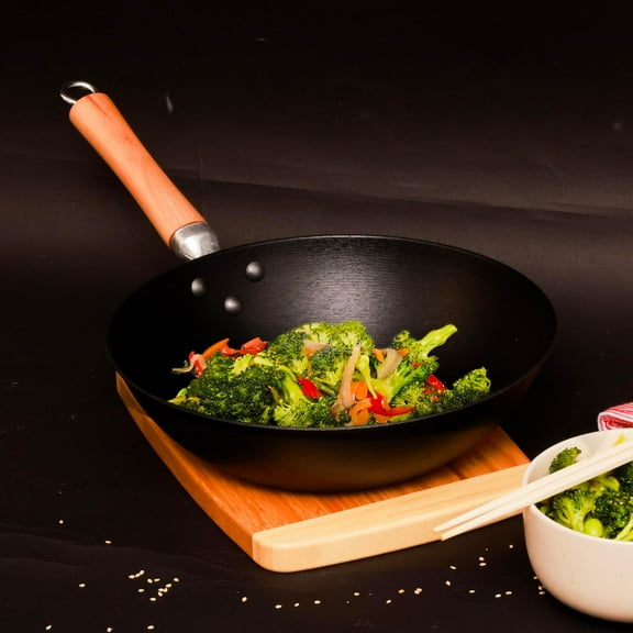 Lightweight Cast Iron Stir Fry Pan 11.5-Inch, Famed for Pro Chef Performance