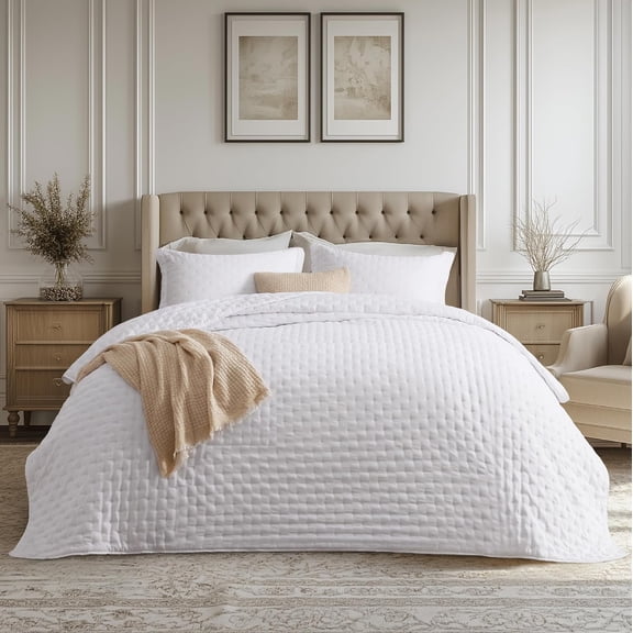 Lightweight King Size Comforter with Clover Pattern Bright White 106 x 96 Inches