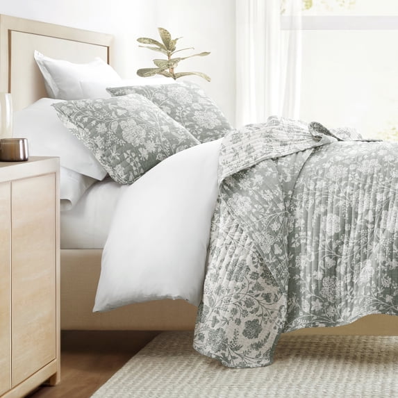 Lightweight Quilt Set Super Soft Wrinkle Resistant Quilted Coverlet Floral Patterns by Comfort Canopy