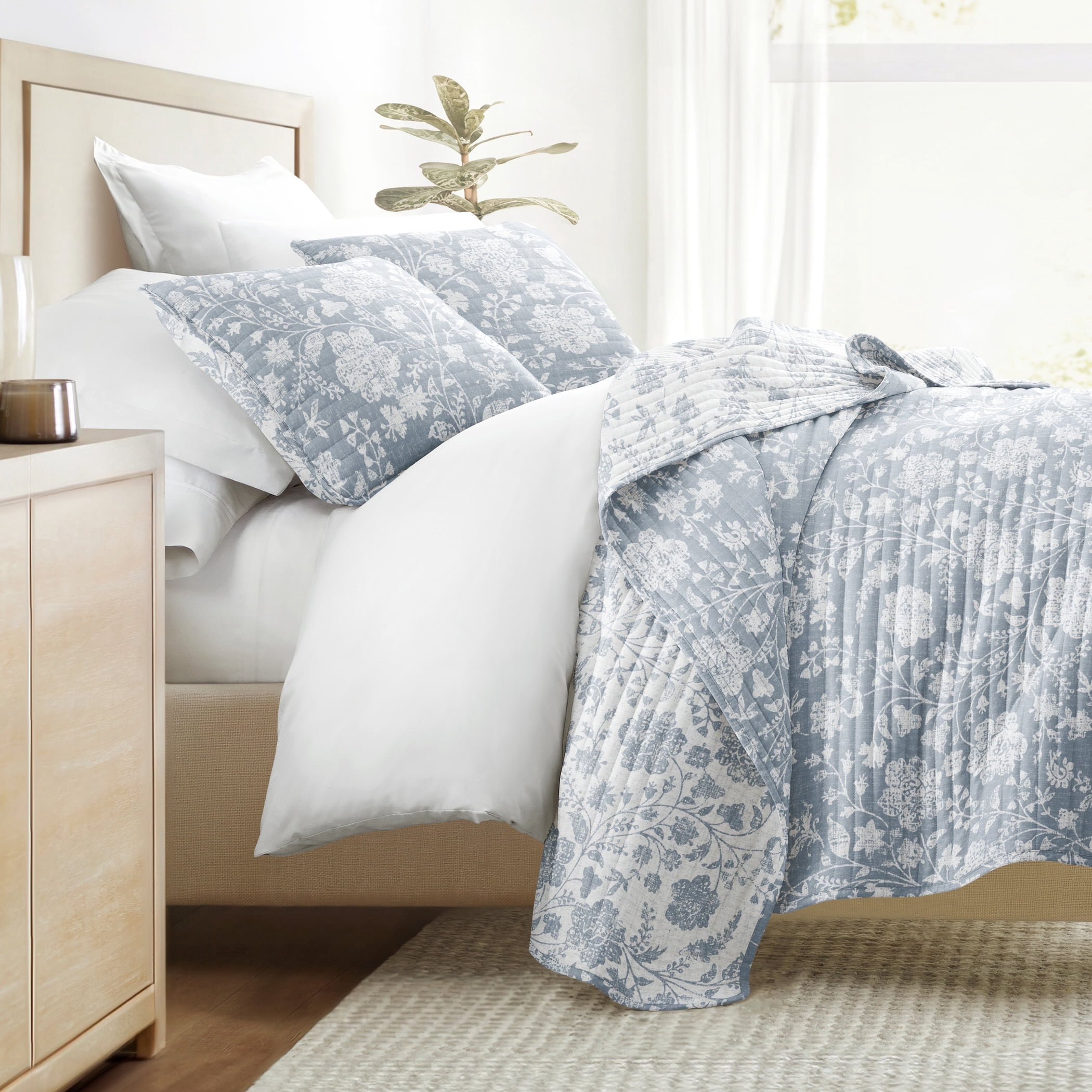Lightweight Quilt Set Super Soft Wrinkle Resistant Quilted Coverlet Floral Patterns by Comfort Canopy