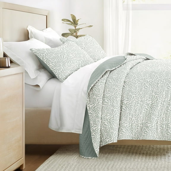 Lightweight Quilt Set Super Soft Wrinkle Resistant Quilted Coverlet Floral Patterns by Comfort Canopy