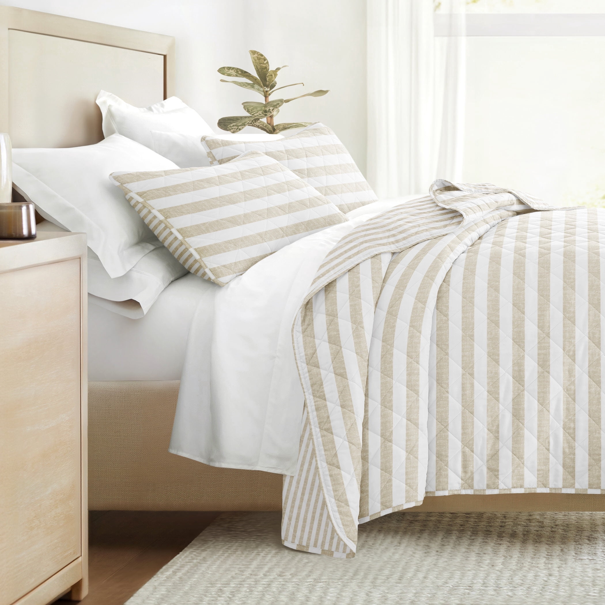 Lightweight Quilt Sets - Wrinkle Free - Coverlet Striped Pattern for Twin/Twin XL Bedding by Comfort Canopy
